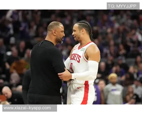 乌度卡调侃狄龙全场互动揭秘两人赛场幽默瞬间